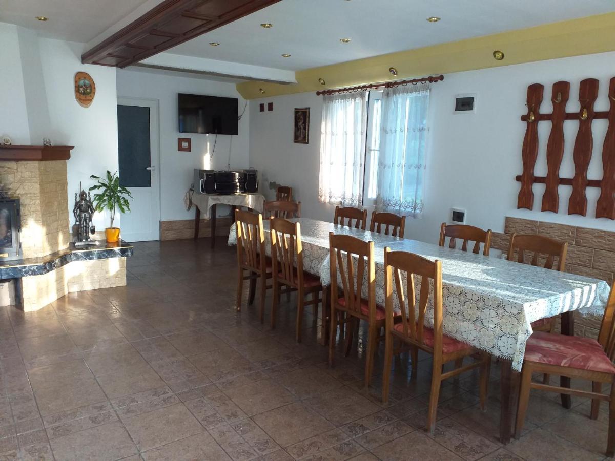 Vacation Home Yoanna Tryavna Esterno foto